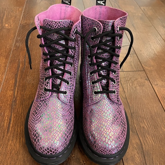 Dr. Martens Pascal 1460 Metallic Purple Snake Rare Find Women’s Combat Boots - Picture 5 of 13